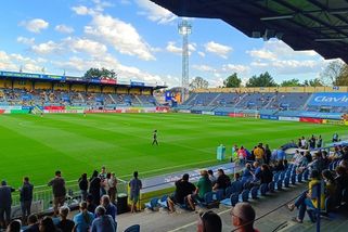 Druhá liga naživo: nečekaně dobrý fotbal a poloprázdné tribuny - Médium.cz